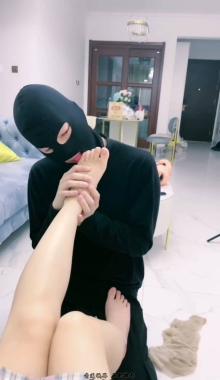 【千一】品尝短发可爱小姐姐JK白袜丝足