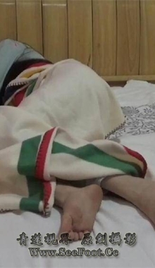 【雨薇】定拍剧情  寄人篱下的苦命女生 黑丝团缚玩JIO 玉足驷马-1080P[1.9G/53分钟