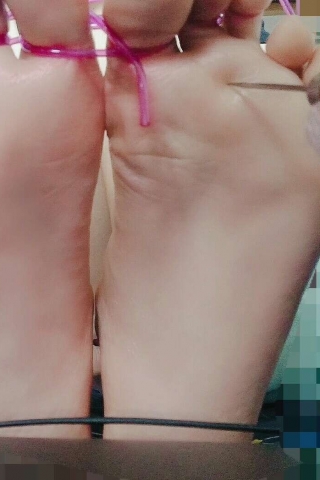 高中女生的足部保养和疏通（保养后有照片）和丝袜试拍