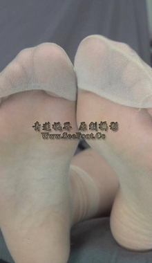 【南国足艺】丰满小美女夏琳肉丝美脚诱惑，肉丝脚真性感！4K