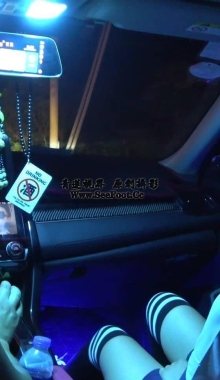 【上下合集】校服女生户外遭中介迷昏玩弄长棉袜玉足
