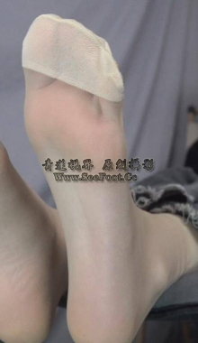 【南国足艺】高挑美女雪梨肉丝美脚诱惑，骨感的丝袜脚真好看！4K