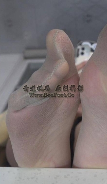 【南国足艺】小美女露露厨房秀性感丝袜美脚，角度非常迷人！4K